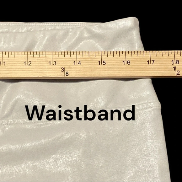 versatile and sleek faux leather legging by Boston Proper size large
L49 - Picture 6 of 7